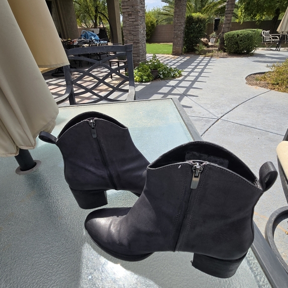 Clarks Sz 9.5 Women Leather Narrative Movie Act Boot Grey Black - Picture 11 of 12